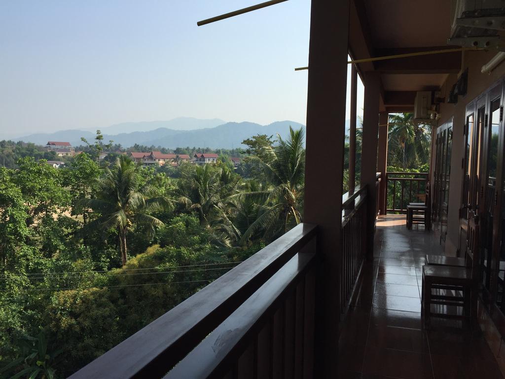 Happy River View Hotel Vang Vieng Exteriör bild