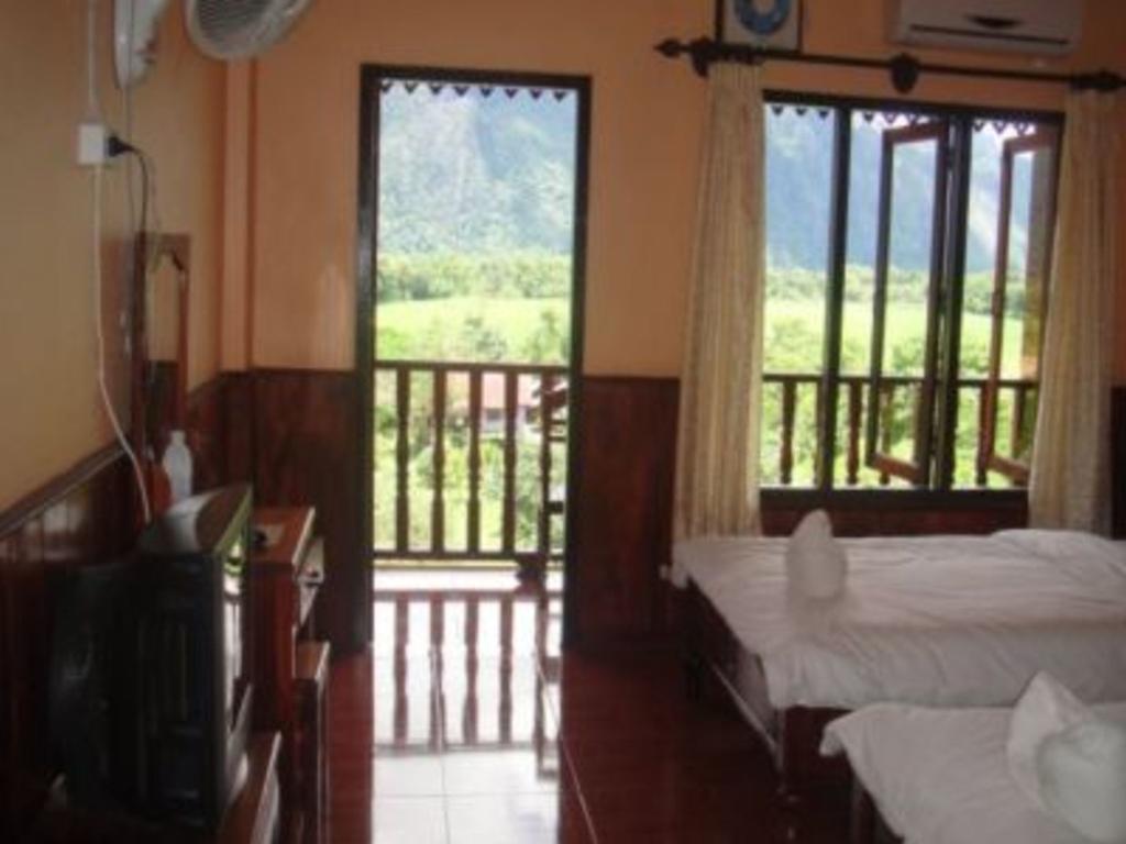 Happy River View Hotel Vang Vieng Exteriör bild