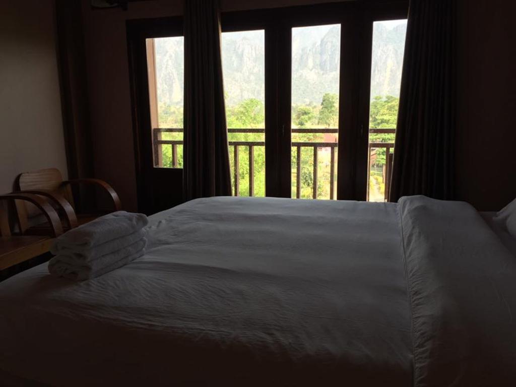Happy River View Hotel Vang Vieng Exteriör bild