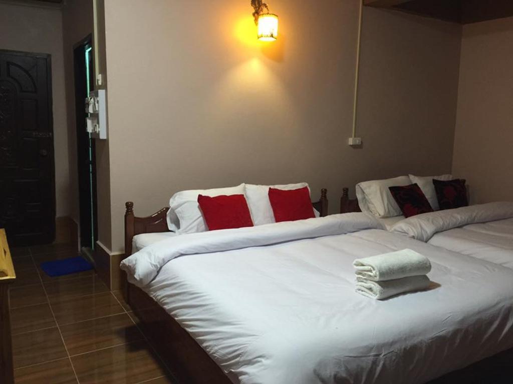 Happy River View Hotel Vang Vieng Exteriör bild