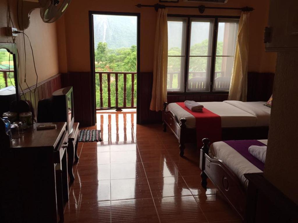 Happy River View Hotel Vang Vieng Exteriör bild