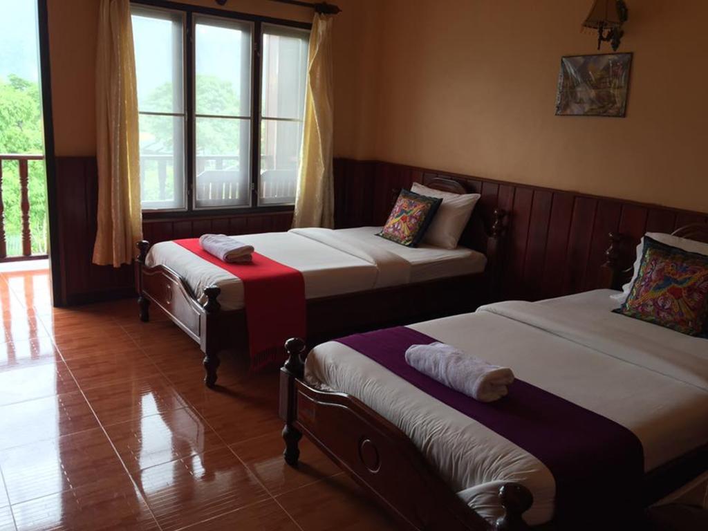 Happy River View Hotel Vang Vieng Exteriör bild
