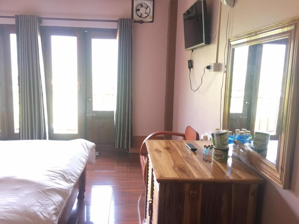 Happy River View Hotel Vang Vieng Exteriör bild