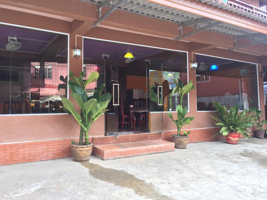 Happy River View Hotel Vang Vieng Exteriör bild