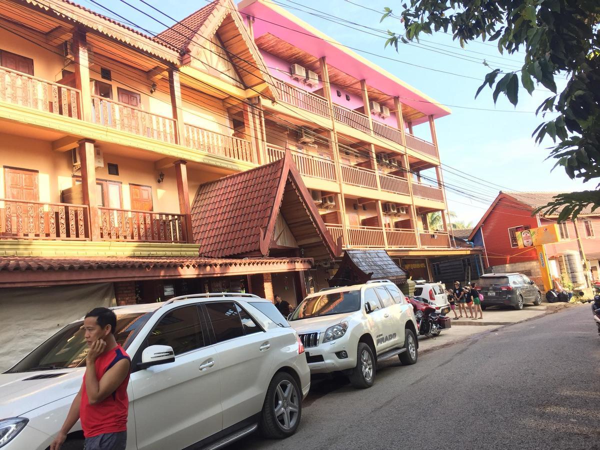 Happy River View Hotel Vang Vieng Exteriör bild